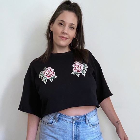 🛍BOGO🛍 H&M Embroidered Crop Top - Picture 2 of 6